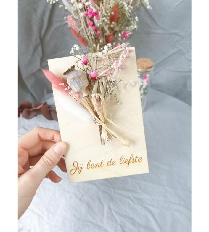 giftbox met roos boeket, vaasje, proefbuisje en houten kaart
