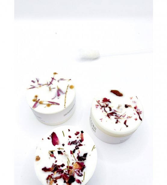 Soy wax candles with dried flowers